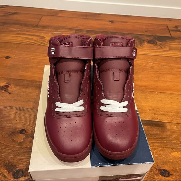 Vintage never worn 2000s Fila Sneakers - Picture 3 of 4